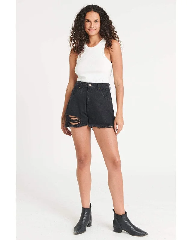 Paperbag waist shorts – Shorts with a gathered, elastic waist and often a belt, creating a relaxed and stylish fit.Dusters Short