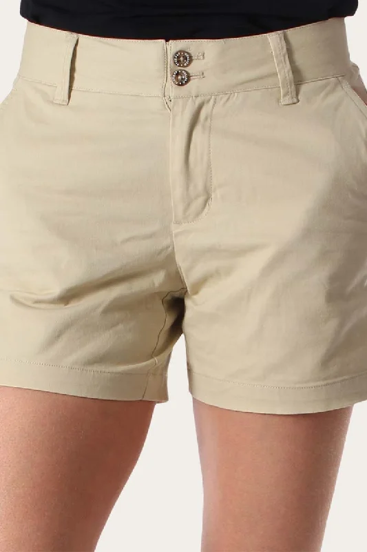 Cargo shorts – Loose-fitting shorts with large side pockets, often made from durable material for a utilitarian look.Alice Womens Chino Short Bone