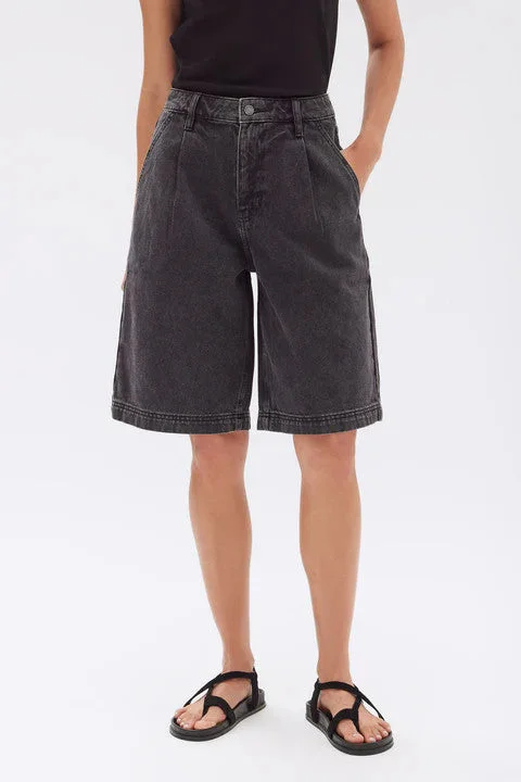 Velvet shorts – Luxurious, soft shorts made from velvet material, often worn for more festive or evening occasions.Assembly Label - Slack Pleat Denim Short, Vintage Black