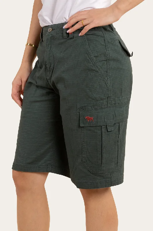 Pleated shorts – Shorts with pleats at the waist for extra volume or texture, creating a more sophisticated appearance.Clearwater Womens Ripstop Work Short - Forest