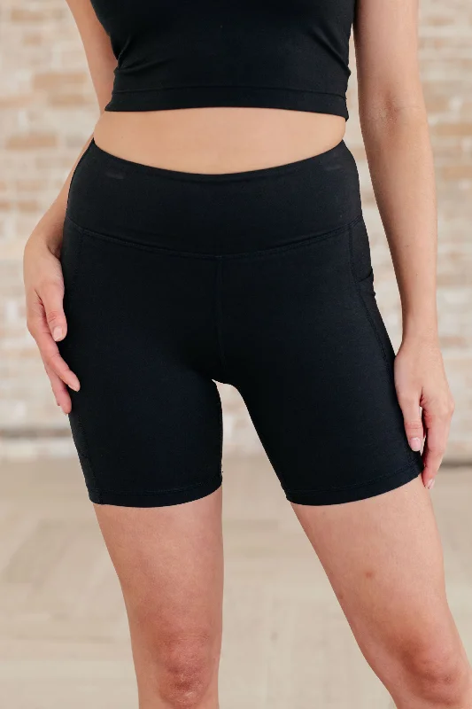 Cargo shorts – Loose-fitting shorts with large side pockets, often made from durable material for a utilitarian look.Getting Active Biker Shorts in Black