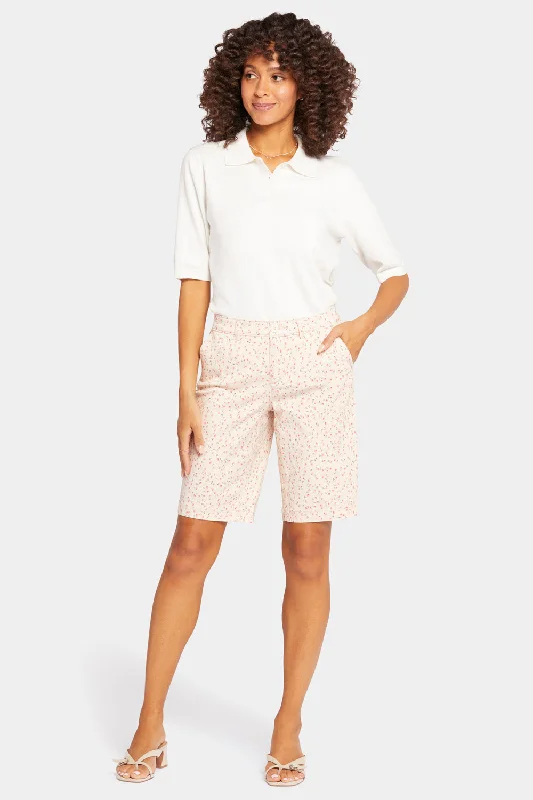 Pleated shorts – Shorts with pleats at the waist for extra volume or texture, creating a more sophisticated appearance.Bermuda Shorts - Sweet Home