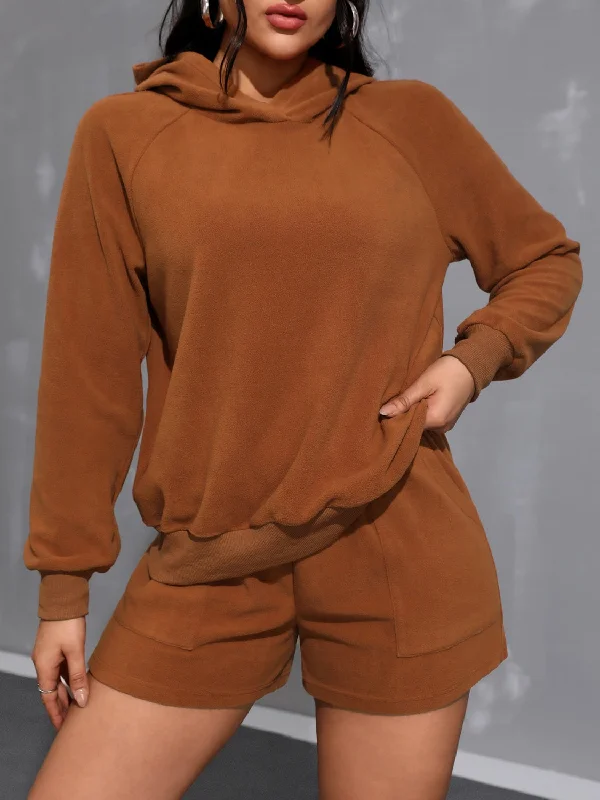 Tailored shorts – Well-fitted, structured shorts, often more formal or polished for work or events.Long Sleeve Hoodie and Pocketed Shorts Set