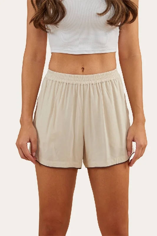 Lace shorts – Shorts made from delicate lace fabric, often worn for a dressier or romantic look.Gillian Womens Short - Off White