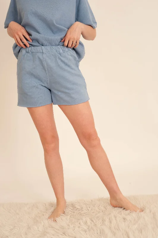 Velvet shorts – Luxurious, soft shorts made from velvet material, often worn for more festive or evening occasions.Josa Shorts