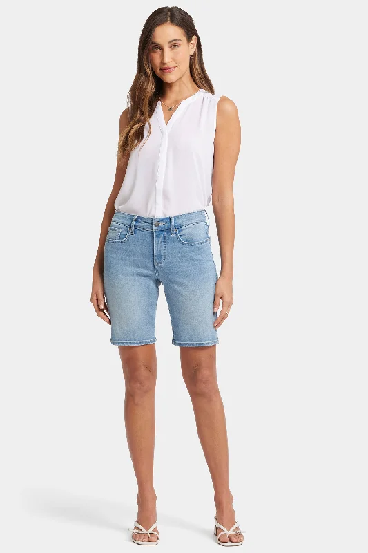 Paperbag waist shorts – Shorts with a gathered, elastic waist and often a belt, creating a relaxed and stylish fit.Ella Denim Shorts - Blue Valley