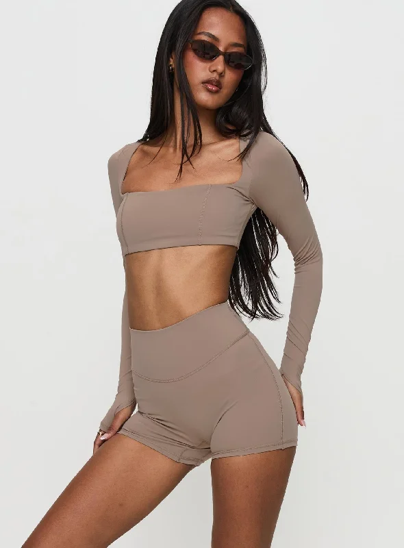 Ripped shorts – Denim or other fabric shorts with intentional tears or distressing for a rugged, trendy look.Touchdown Active Contour Short Taupe