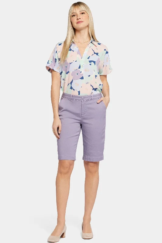 Cargo shorts – Loose-fitting shorts with large side pockets, often made from durable material for a utilitarian look.Bermuda Shorts - Lilac Chalk