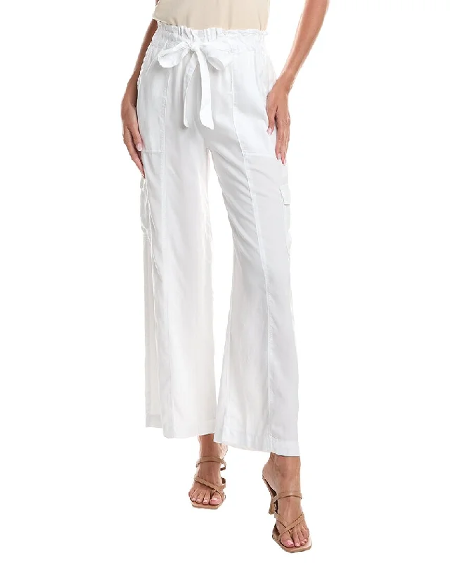 Wide-leg trousers – Trousers with a loose, flared fit from the hips down to the ankles.Bella Dahl High Waist Pant