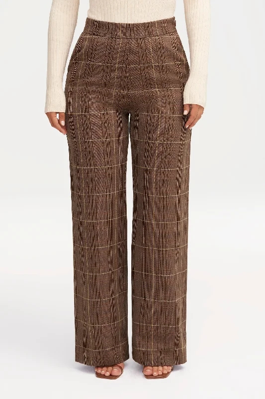 Wide-waistband trousers – Trousers with a thick waistband, often providing a more structured or comfortable fit.Brown Plaid Wide Leg Pants