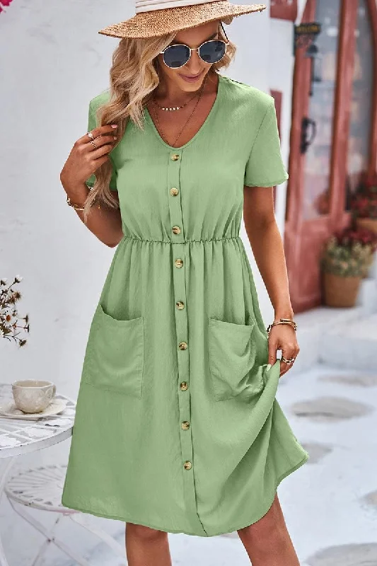 Sundress – Light, sleeveless dress typically worn in warm weather, often made from cotton or linen.BIG POCKET BUTTON TIGHTEN WAIST SHORT DRESS