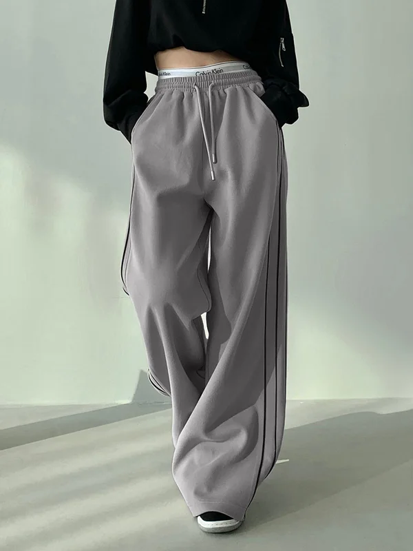 Paperbag waist trousers – Trousers with a gathered waistband, often cinched with a belt for added style.BerryBetty - Don't Doubt Me Wide Leg Pants