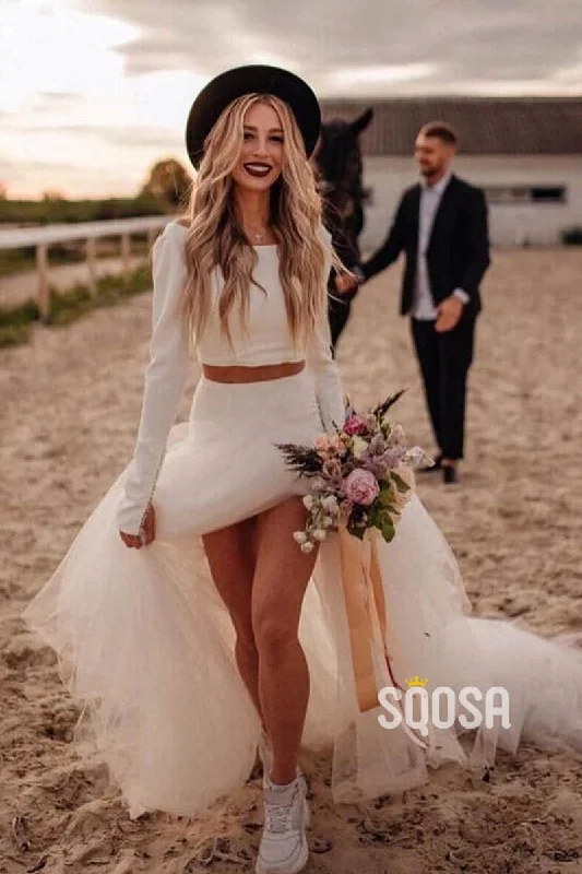 Bodycon dress – Tight-fitting dress that hugs the body and emphasizes curves.Unique Scoop Long Sleeves Two-Piece Bohemian Wedding Dress QW2423