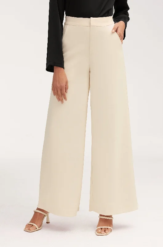 Booty-lifting trousers – Trousers designed with specific stitching or structure to enhance the shape of the rear.Essential Ultra Wide Leg Pants - Off White