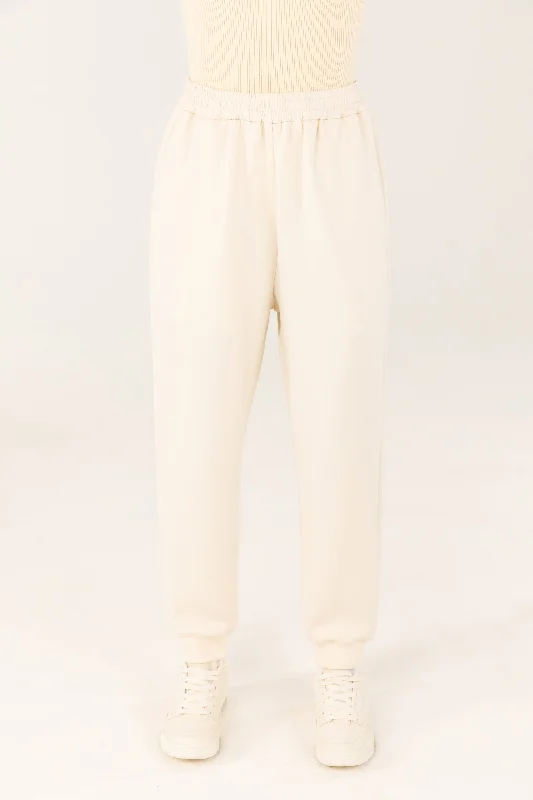 Straight-leg trousers – Trousers with a consistent width from hip to ankle, not tapered or flared.Everyday Jogger Pants - Off White