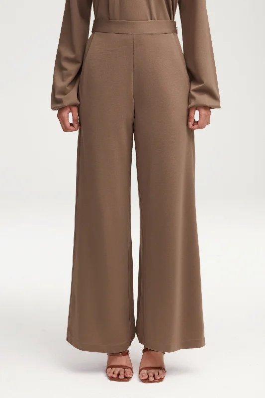 Elastic waist trousers – Trousers with an elasticated waistband for a more comfortable, stretchy fit.Fatima Everyday Wide Leg Jersey Pants - Dark Taupe