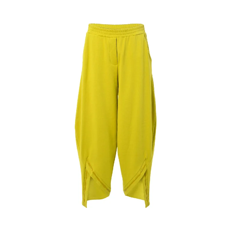 Button-front trousers – Trousers that feature a row of buttons along the waistband for a stylish detail.Oblique Women's Mustard Over size pant