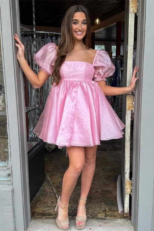 Tulle dress – Dress made with soft, voluminous tulle fabric, often worn for formal occasions or as part of a bridal outfit.Pink Square Neck Balloon Sleeves A-Line Homecoming Dress