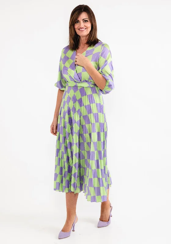 Sundress – Light, sleeveless dress typically worn in warm weather, often made from cotton or linen.Seventy1 One Size Check Print Pleat Maxi Dress, Green & Lilac