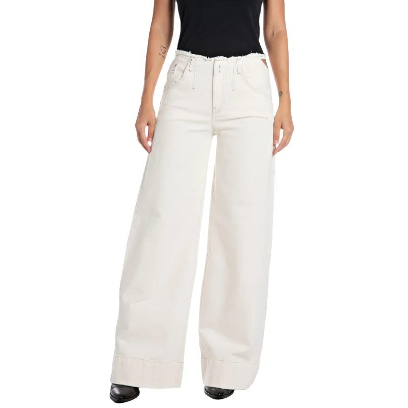 Booty-lifting trousers – Trousers designed with specific stitching or structure to enhance the shape of the rear.Replay Women's Atelier wide leg ecrù jeans