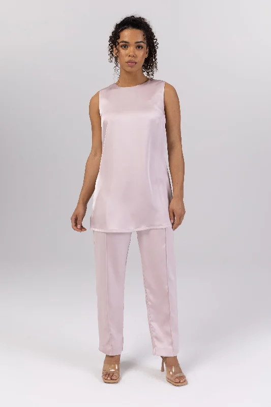 Wide-waistband trousers – Trousers with a thick waistband, often providing a more structured or comfortable fit.Zayna Satin High Rise Pants - Dusty Pink