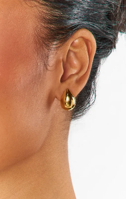 A-line skirt – Skirt that is fitted at the hips and gradually flares out toward the hem.Faithy Jewels Mini Teardrop Earring ~ Gold