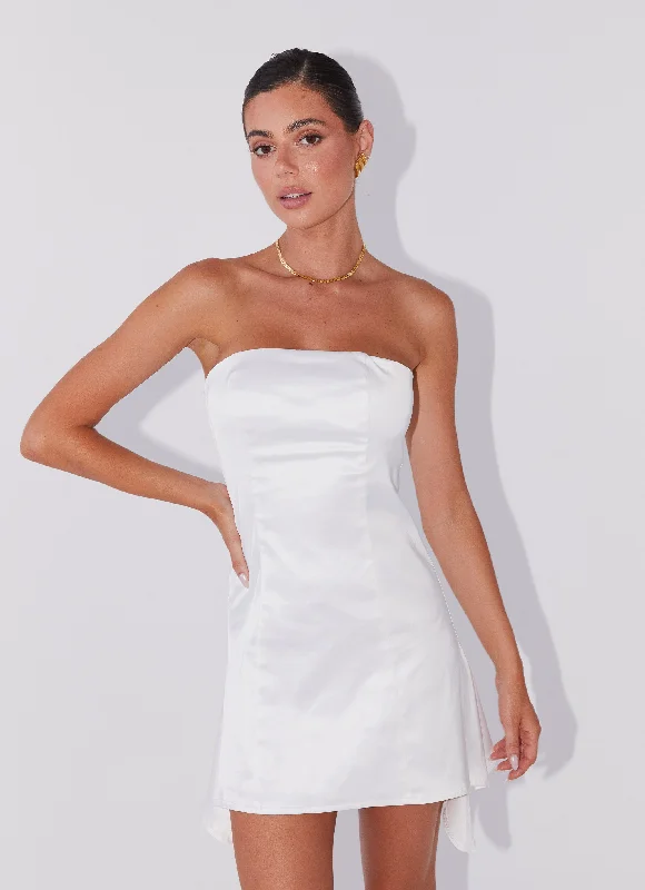 Maxi skirt – Skirt that reaches the ankles or floor, offering a long, flowing silhouette.Last Fling Tube Mini Dress - White