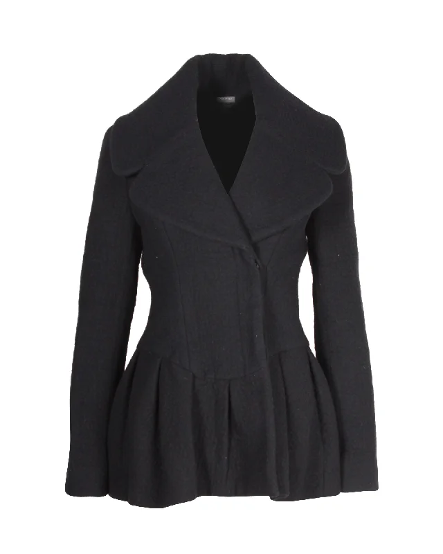 Fleece-lined – With soft fleece inside for warmthAlexander McQueen Peplum Coat in Black Wool