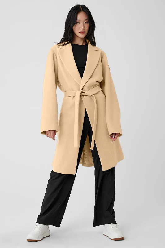 Double-breasted – Two rows of buttons for a stylish, structured lookWool Gameday Overcoat - Camel