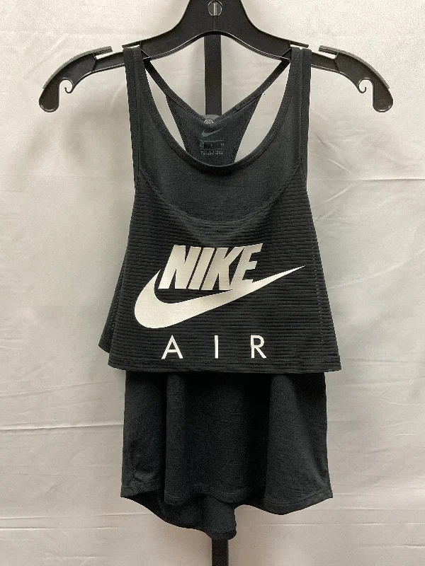 Belted vest – Vest with an attached belt to cinch at the waistBlack & White Athletic Tank Top Nike Apparel, Size Petite   S