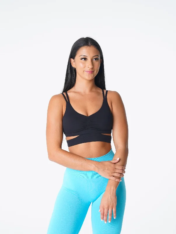 High-impact sports bra – Designed for high-intensity workouts or activities, providing maximum support.Black Revolve Bra