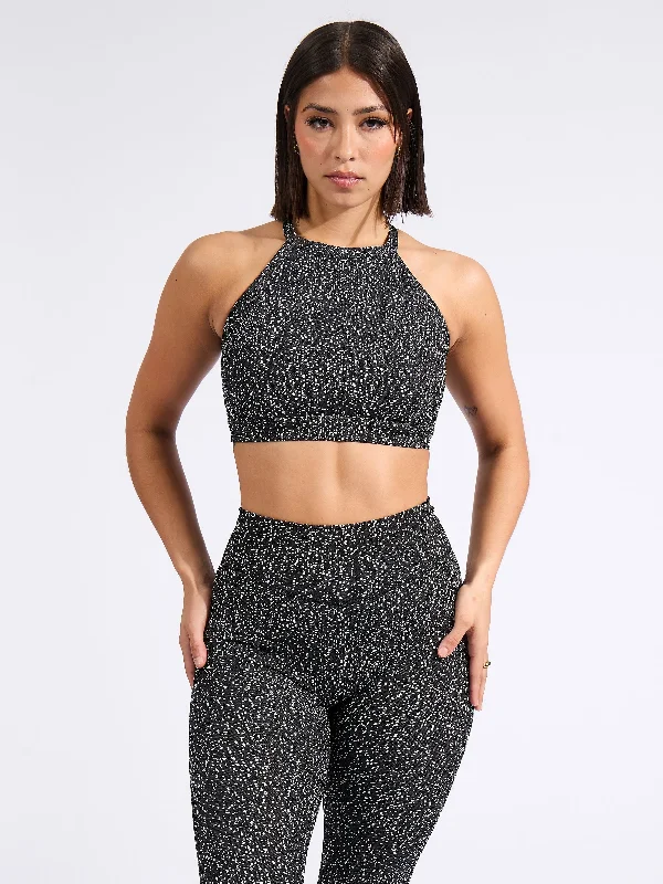 V-neck sports bra – Sports bra with a V-shaped neckline for a flattering and comfortable fit.Catalina Jacquard Sports Bra - Black Bossy