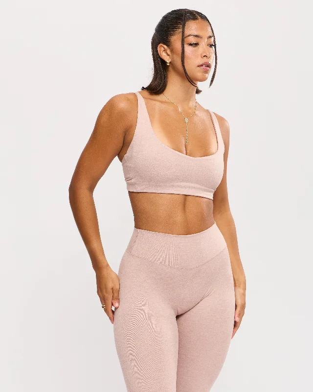 Crossover sports bra – Sports bra with a crossed strap design at the back, offering a stylish and supportive fit.Dream Heathered Sports Bra - Berry Ice