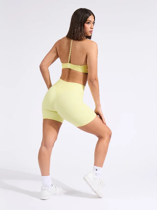 Back-closure sports bra – Sports bra with a hook-and-eye closure at the back for adjustable fit and ease of wear.Halter Seamless Sports Bra - Afterglow Yellow