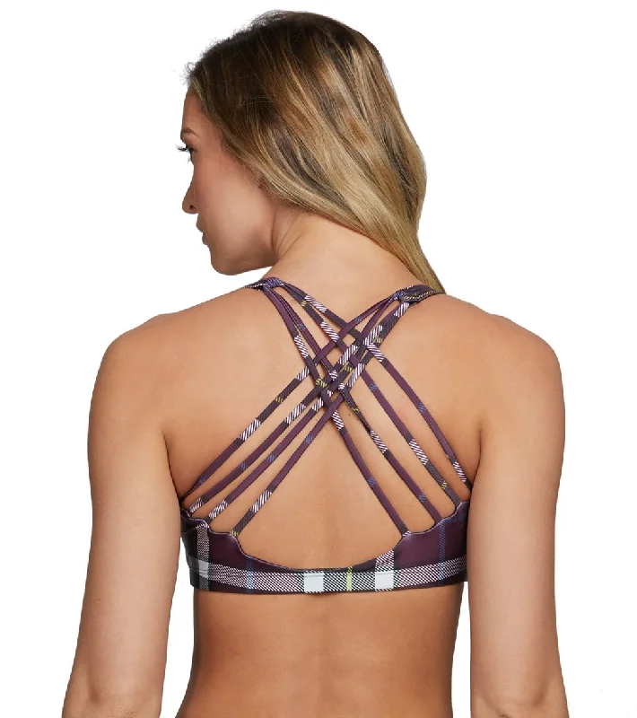 Criss-cross strap sports bra – Sports bra with straps that cross over at the back, providing extra support and a stylish look.Onzie Chic Yoga Sports Bra Plaid