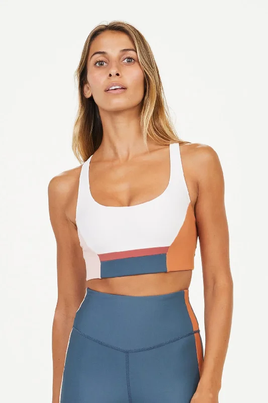 Crossover sports bra – Sports bra with a crossed strap design at the back, offering a stylish and supportive fit.Alicante Col Block Sandy Bra