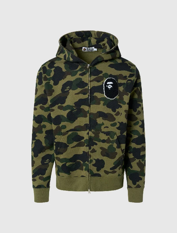 V-neck – V-shaped neckline for a more flattering lookCAMO FULL ZIP HOODIE