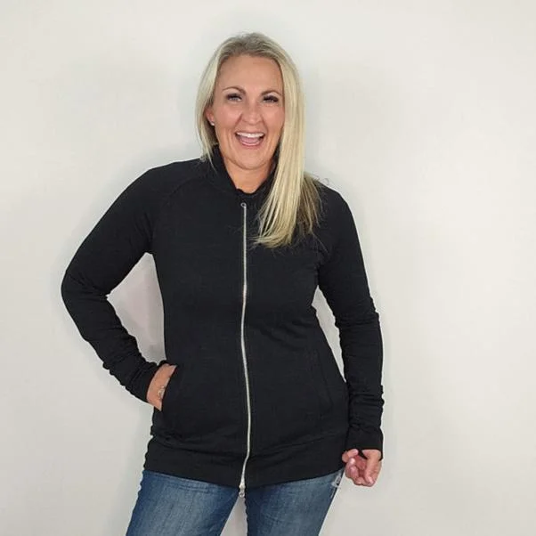 Hooded sweatshirt – Sweatshirt with an attached hood for extra warmth and styleBlack Solid No Hood Zip Up