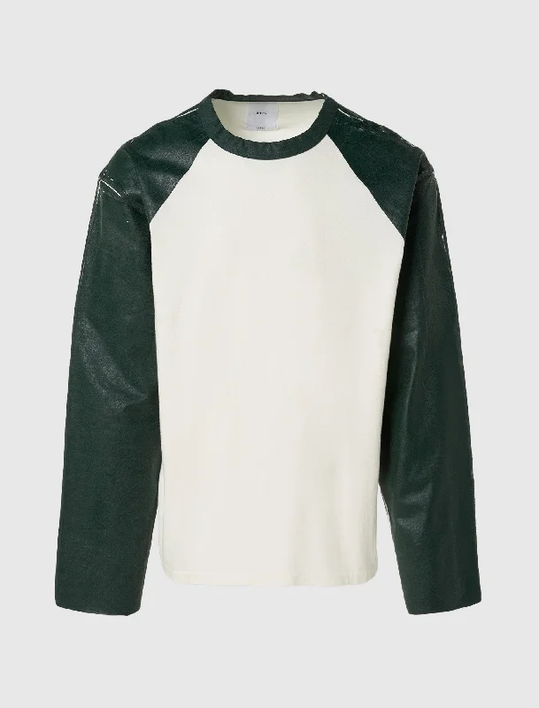 Raglan sleeve – Diagonal seam extending from the underarm to neckline, giving a sporty lookBASEBALL SHIRT