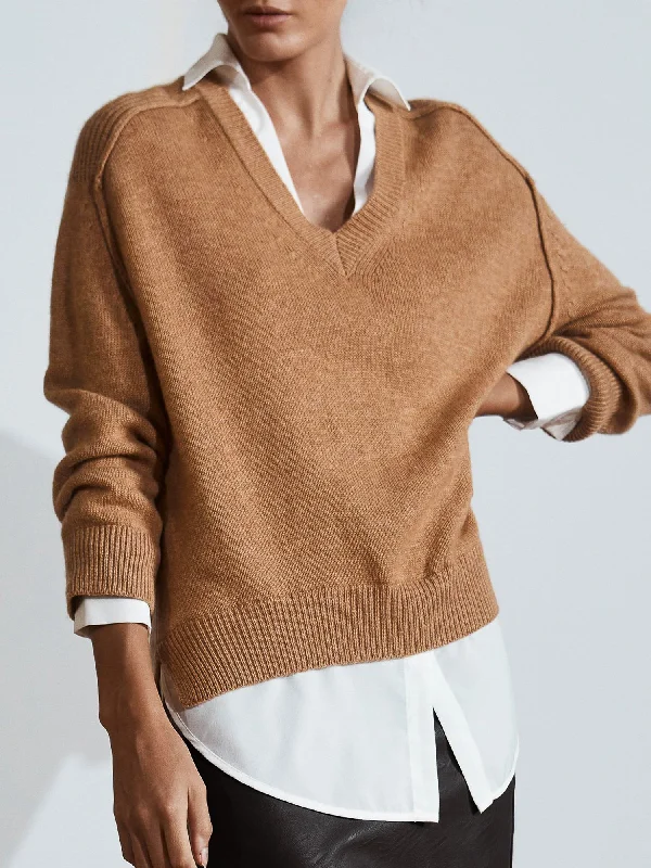 Oversized – Loose-fitting, relaxed silhouetteThe Looker Layered V-Neck