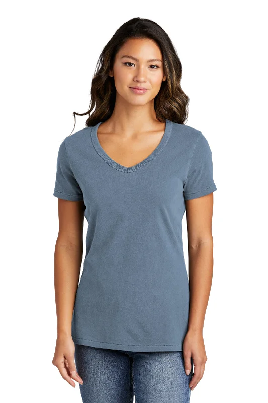 Ringer – T-shirt with contrasting colored trim around the neckline and sleevesPort & Company Womens Beach Wash Garment Dyed Short Sleeve V-Neck T-Shirt - Faded Denim Blue