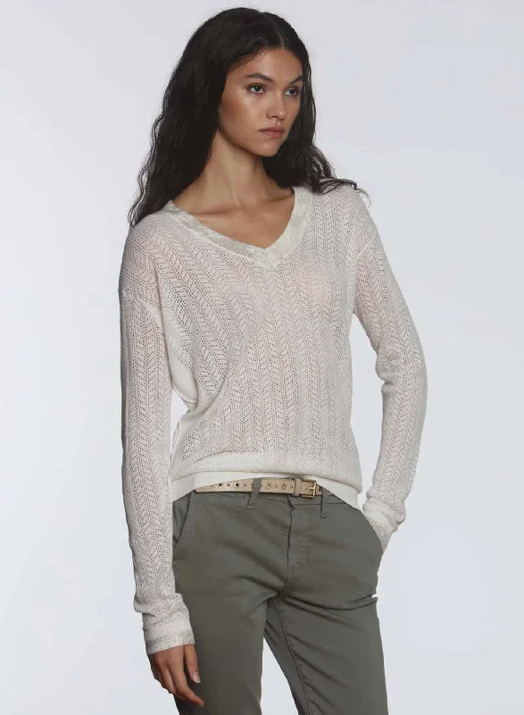 V-neck – Sweater with a V-shaped necklineRichie Vee - White