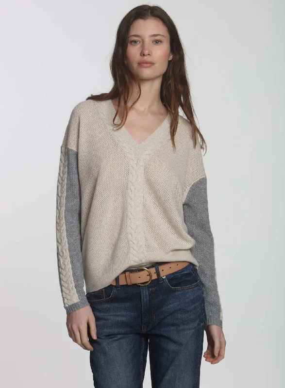 Pullover – Sweater without buttons or zippers, worn over the headSienna Block Vee - Ecru/grey