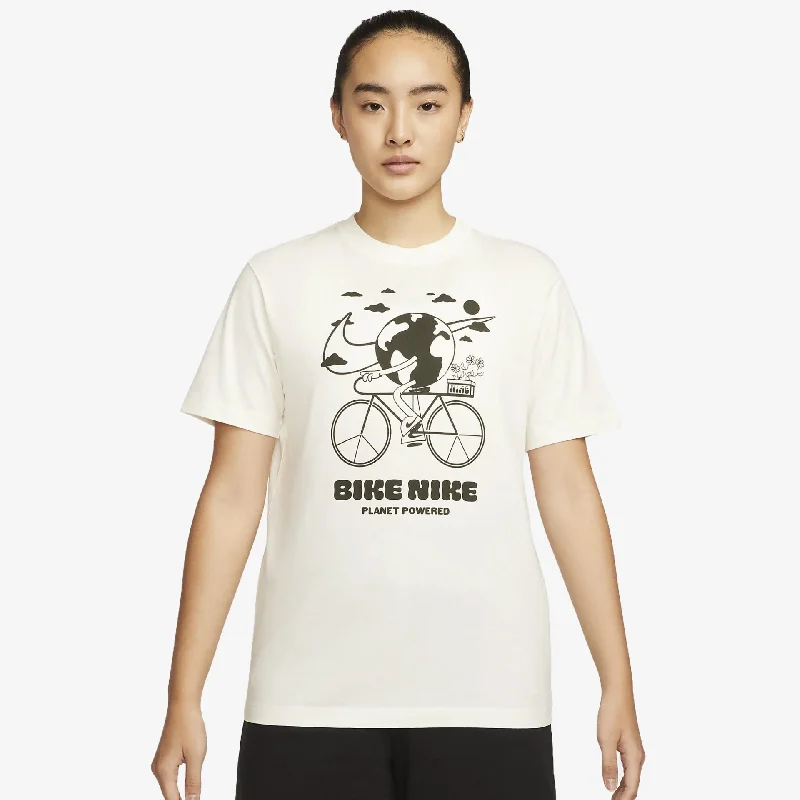 Graphic tee – T-shirt with printed designs, logos, or imagesNike | WMN'S SPORTSWEAR EARTH DAY T-SHIRT  { SAIL