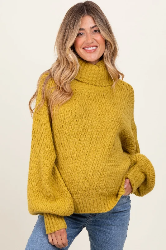 Oversized – Loose-fitting, relaxed silhouetteYellow Chunky Knit Turtleneck Maternity Sweater